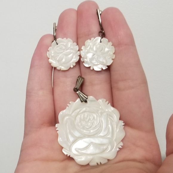 Beauties: vtg mother of pearl earrings & pendant, VGUC - Picture 2 of 11